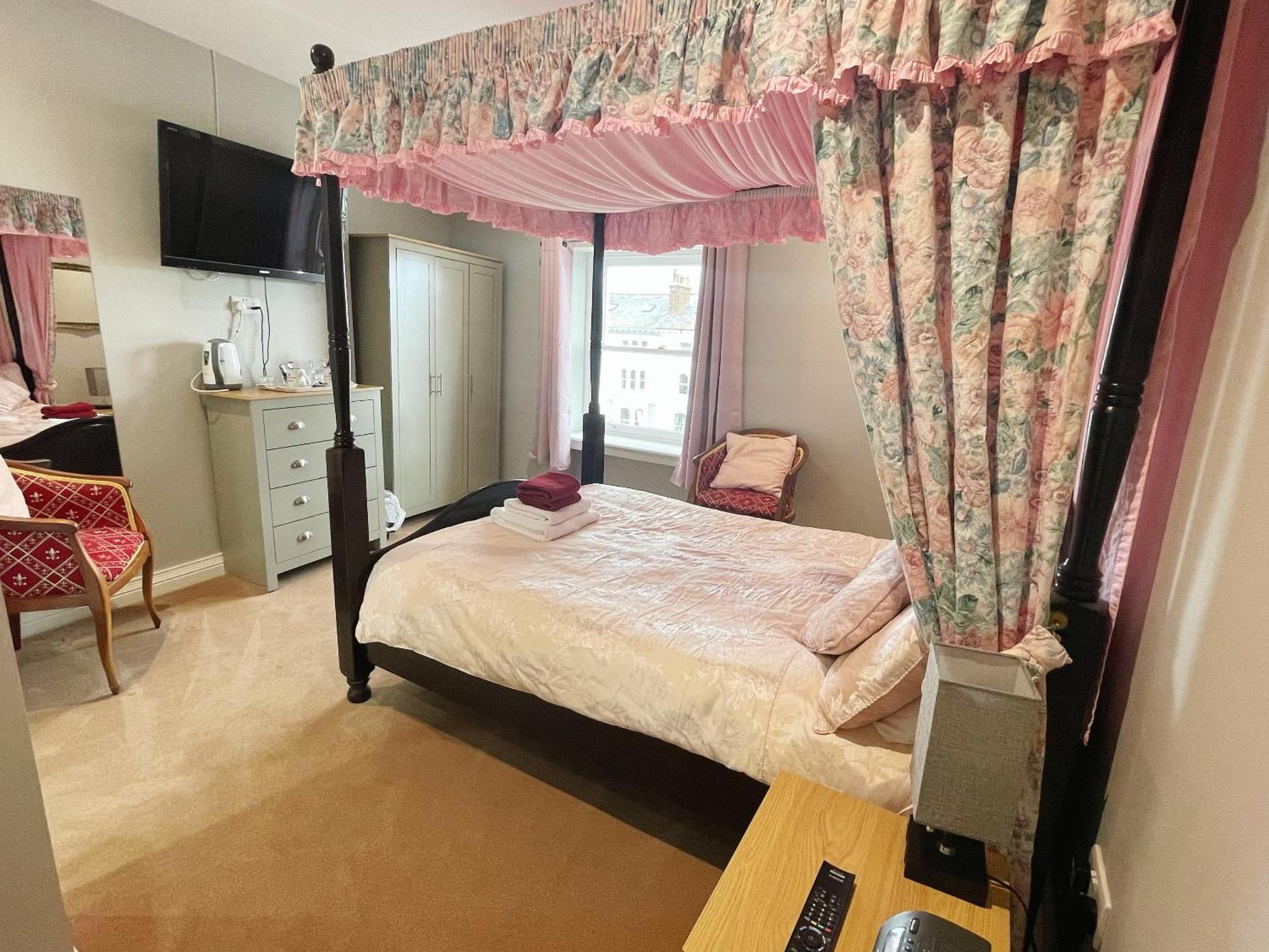 Bed and breakfast White Court 4*